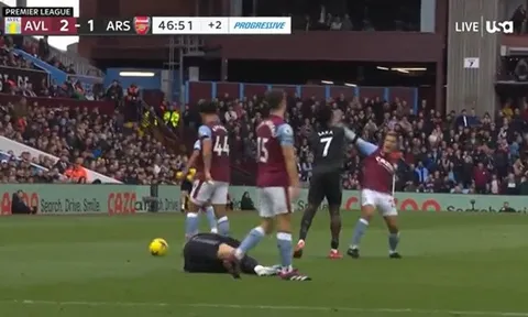 Saka gây hấn với Coutinho, căng thẳng bùng nổ ở trận Arsenal