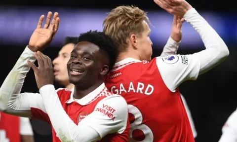 Odegaard giải thích cách ăn mừng đặc biệt với Bukayo Saka