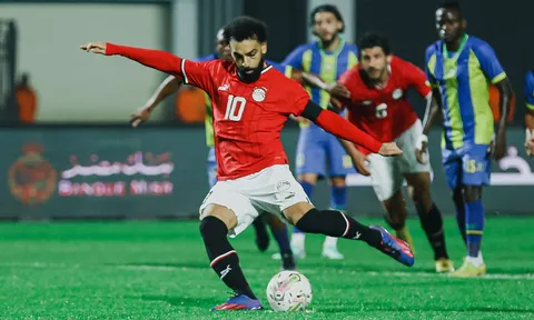 Salah chơi ở vị trí tiền vệ trên tuyển Ai Cập