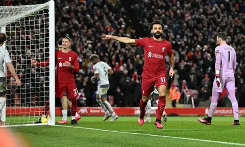 Salah sánh ngang huyền thoại Liverpool