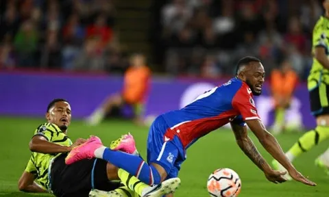 "Tôi sẽ không đổi Saliba để lấy Van Dijk"