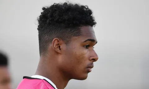 Saliba chấn thương, Arteta đôn hậu vệ 18 tuổi lên đội một