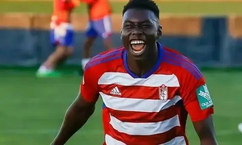 Tiền đạo Atletico tố bị đội bóng cũ "lạm dụng"