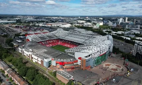 Sân Old Trafford có sức chứa 100.000 chỗ ngồi gây sốt
