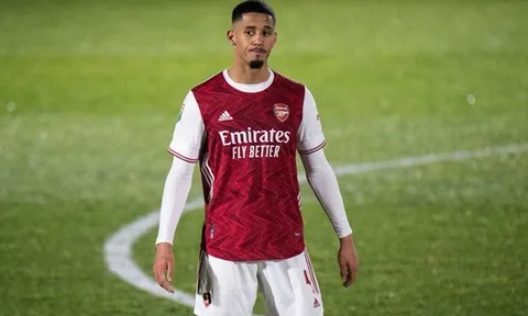 Sao Arsenal: "1 cú tát nhẹ để tôi biết rằng: 'Cậu không là ai cả!'"