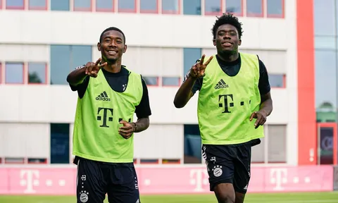 Alphonso Davies có động thái, Real mừng thầm