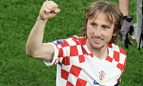 Sao Croatia: 'Đưa bóng cho Modric an toàn hơn gửi tiền ngân hàng'