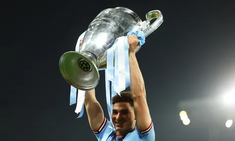 Sao Man City sánh ngang 6 huyền thoại khác trong lịch sử