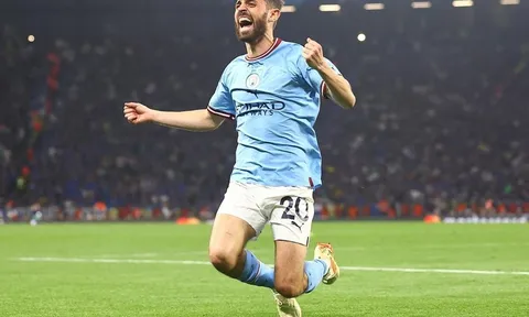 Sao Man City xúi đàn em đừng gia nhập Man Utd