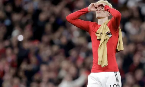 Sao Man United bị chỉ trích: "Nếu là con tôi, tôi sẽ tẩn cậu ấy"
