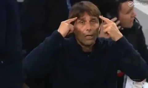 Sao Tottenham ‘tự hủy’, Conte khó hiểu ngoài đường biên