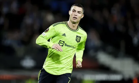 FA trừng phạt Ronaldo dù đã rời Man Utd