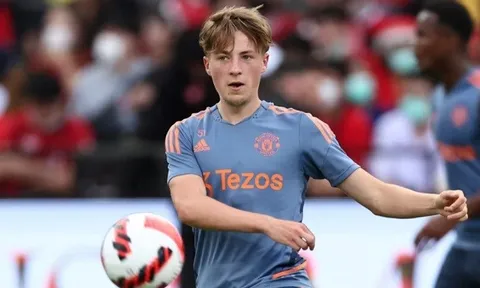 Man Utd cài điều khoản khôn ngoan với "gà nhà"