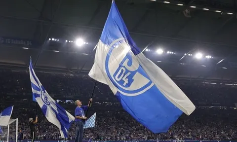 Schalke 04 và sự hỗn loạn không thể kiểm soát