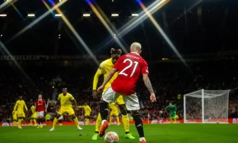 Scholes: "Thật lố bịch, quá phô trương"