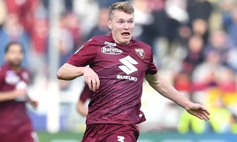 'Hộ pháp' Torino khiến Man Utd, Liverpool mê đắm