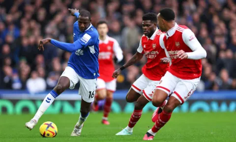 ''Arsenal trải qua những giây phút đầy khó khăn''