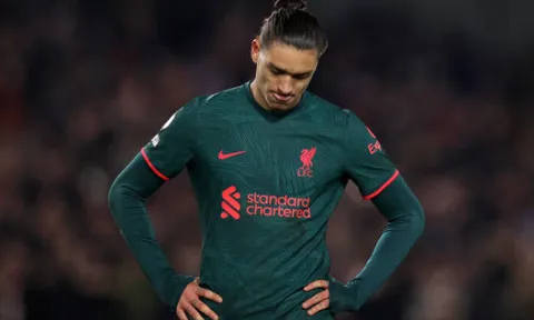 Rio Ferdinand: Nhìn Forlan, không nên khinh thường Nunez