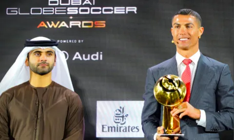 CHÍNH THỨC! Vượt Messi, Ronaldo là cầu thủ hay nhất đầu thế kỷ 21