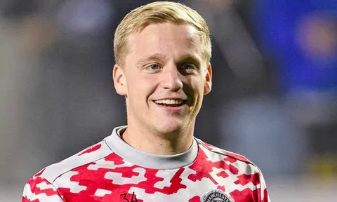 Van de Beek giúp M.U dễ dàng đưa ra quyết định về Solskjaer