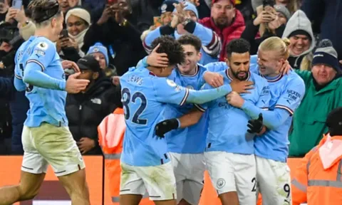Carragher chỉ ra điểm tương đồng giữa Man City và Man United