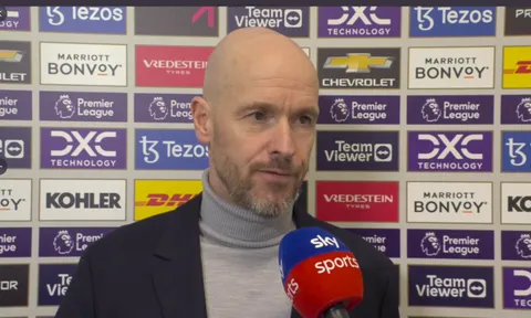 Ten Hag khen ngợi 3 cầu thủ M.U sau hiệp một chơi như "rác rưởi"