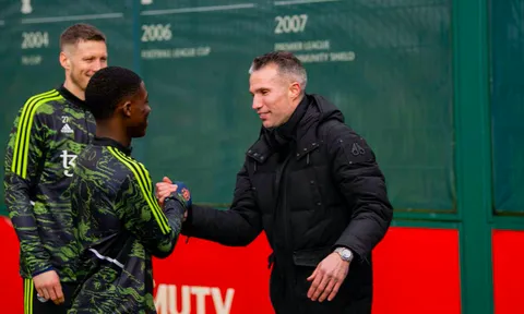 Tân binh Man Utd khiến Van Persie tự hào