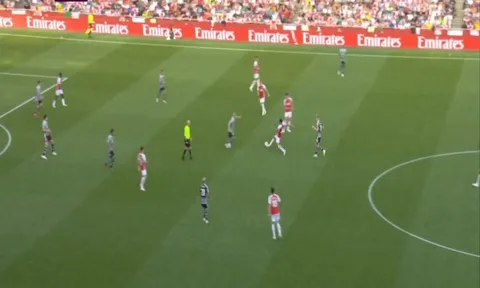 Marcus Rashford gây sốc với pha xử lý tệ hại