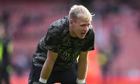 'Quay xe' chóng mặt, Arsenal tàn nhẫn với Ramsdale
