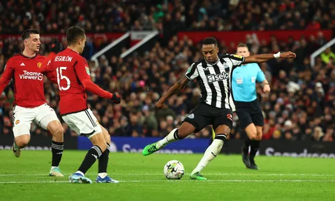 Cơn khủng hoảng tồi tệ của Newcastle United