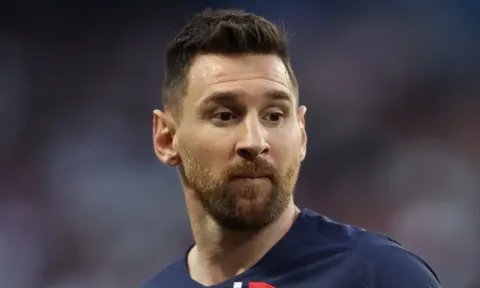 Huyền thoại Argentina muốn Messi giải nghệ năm 2016