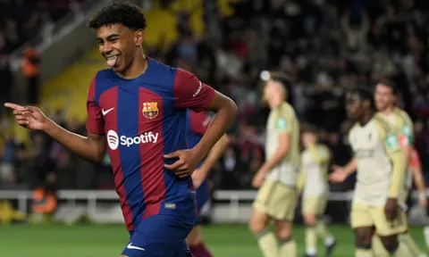 Thần đồng 16 tuổi ''gánh'' Barca