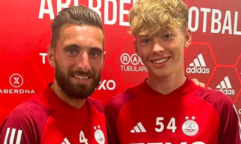NÓNG! Arsenal săn đón 'John Stones 2.0'