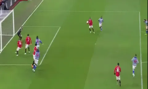 Roy Keane phát điên trước sai lầm của Malacia