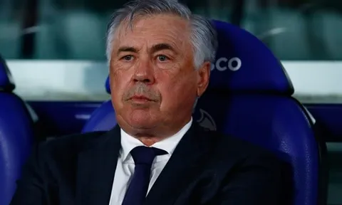Ancelotti bất lực với Real