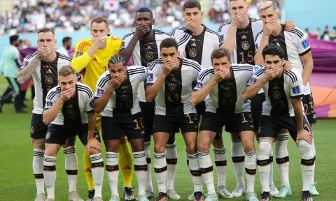 Granit Xhaka mỉa mai ĐT Đức
