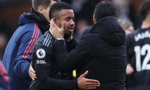 Guardiola chơi tâm lý chiến với Arsenal, HLV Arteta đáp trả đẳng cấp