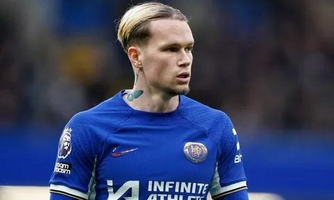 Bị chê, Mudryk bực tức đòi 'solo ăn tiền' với fan Chelsea