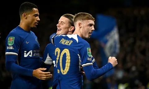 Neville: Chelsea thể hiện đẳng cấp của mình