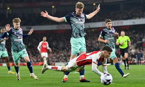 'Havertz láu cá, may mắn không bị đuổi'