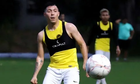 Sergio Aguero thể hiện quyết tâm cùng tuyển Malaysia
