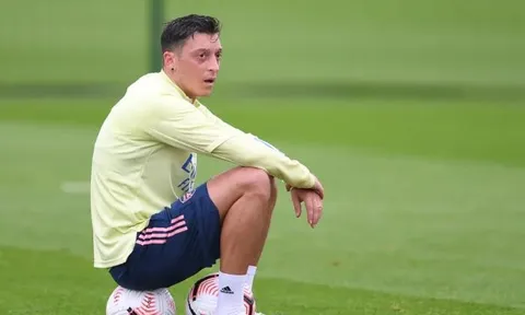 Shaka Hislop loại De Bruyne, Silva để chọn cựu ngôi sao Arsenal