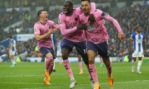 "Kẻ bị M.U thanh lý" bùng nổ trong trận Brighton 1-5 Everton