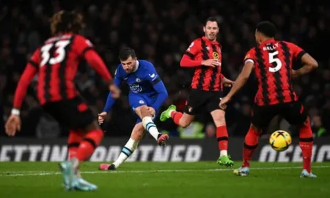 Hạ gục Bournemouth, Chelsea đã áp sát Liverpool