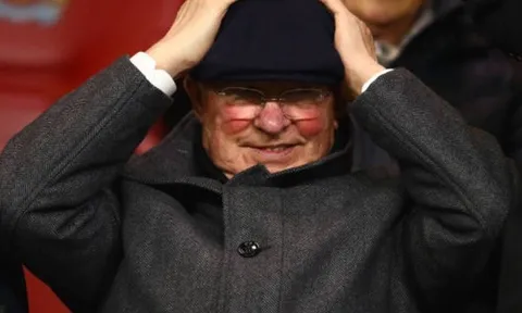 Sir Alex há miệng 'đứng hình' trên khán đài vì 1 quyết định của Solskjaer