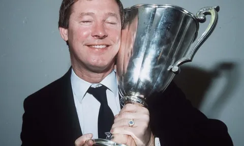 Sir Alex nhận huy chương vô địch châu Âu sau 40 năm