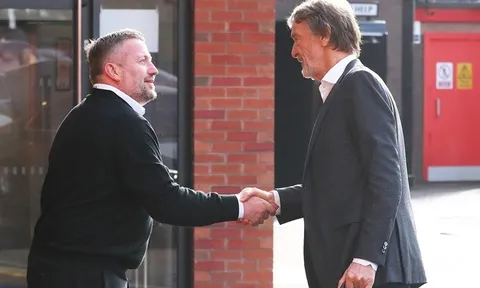Sir Jim Ratcliffe đặt chân đến Old Trafford, GĐĐH Man Utd ra tiếp đón