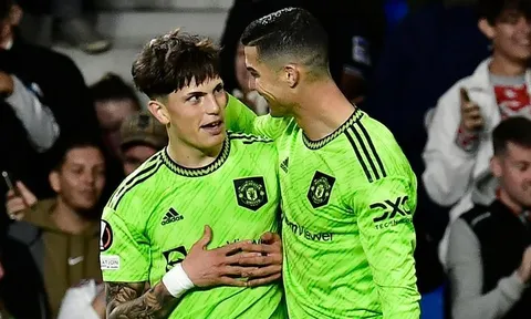 Garnacho xin cách ăn mừng, Ronaldo phản ứng mẫu mực
