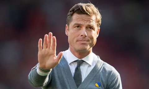 CHÍNH THỨC! HLV đầu tiên mất việc ở NHA trở lại dẫn dắt CLB Champions League