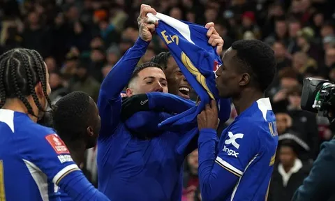 "Hai tiền vệ của Chelsea - xuất sắc"